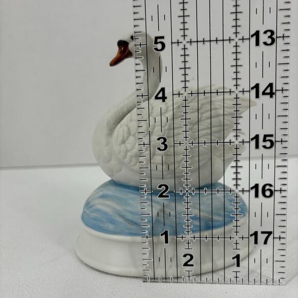 Vintage Gorham Bisque Porcelain Swan Figurine Figure Japan Musical Wind-Up - Picture 5 of 7